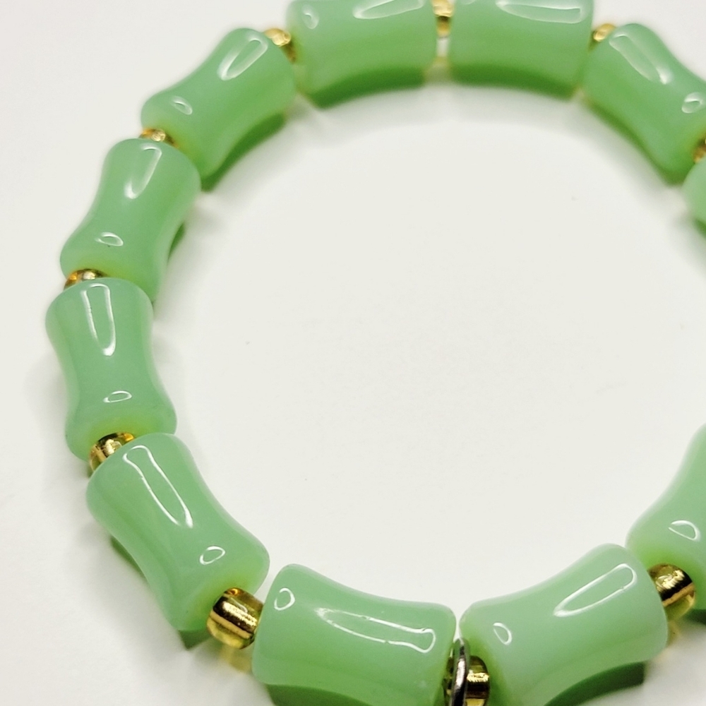 Super Cute Green And Gold Color Bamboo Glass Asian Smiley Charm Stretch Bracelet - Picture 5 of 5